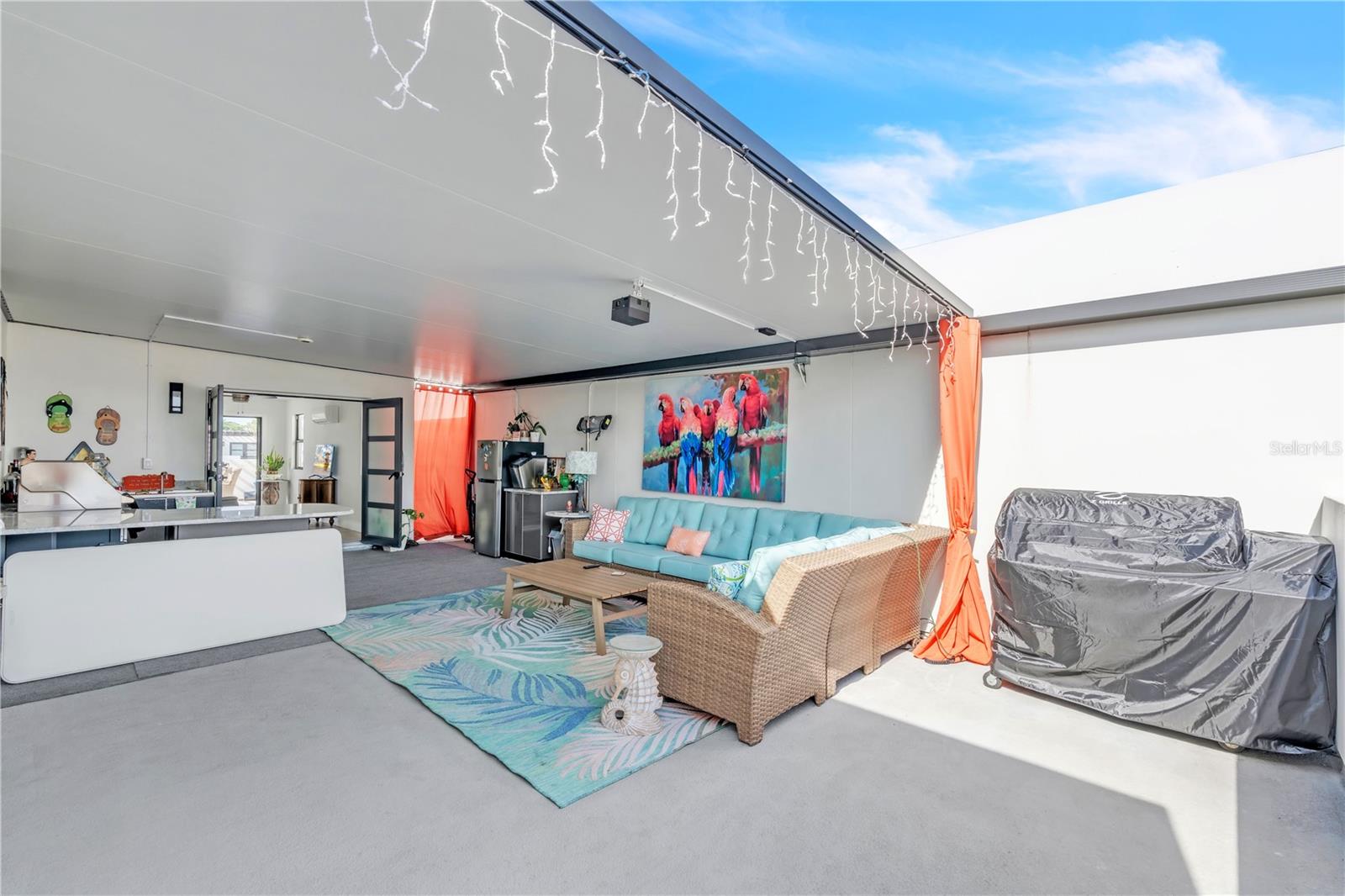 LATITUDES IN THE PARK - Residential