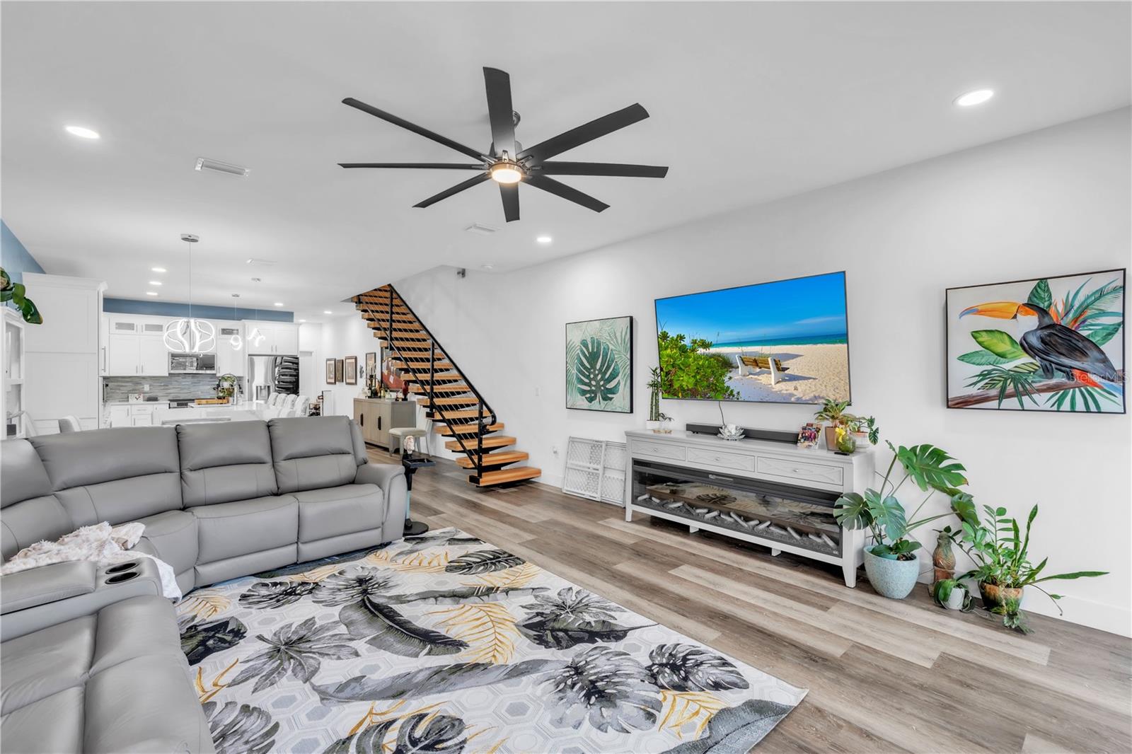 LATITUDES IN THE PARK - Residential