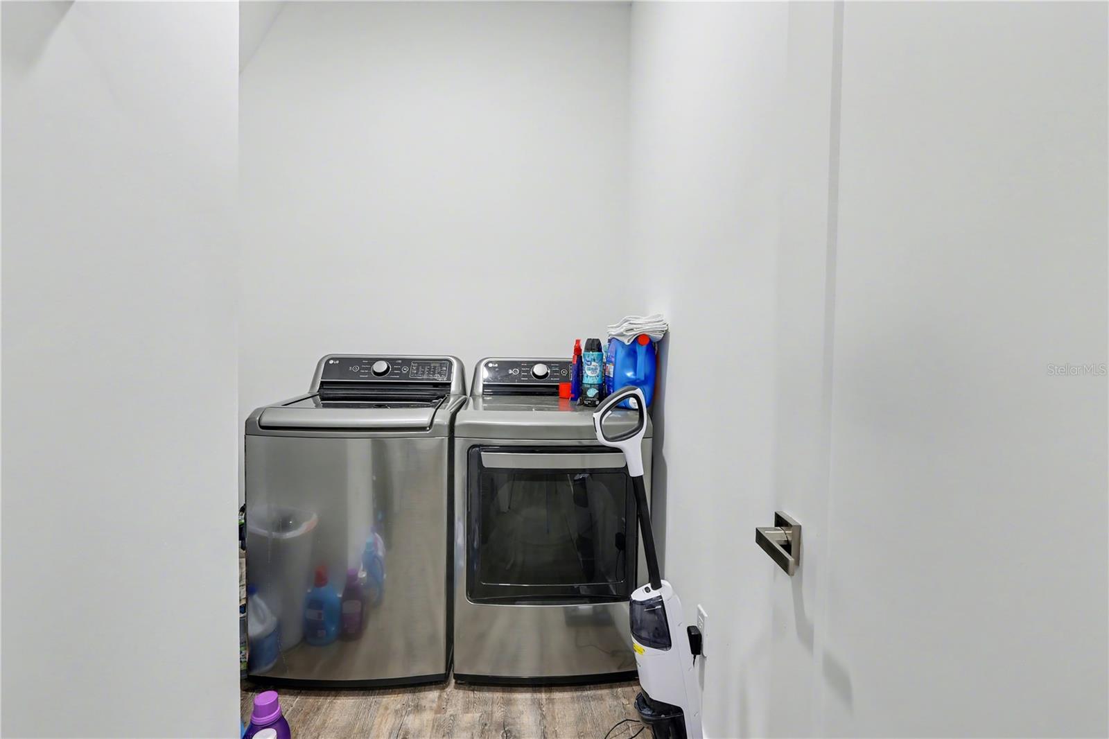 LATITUDES IN THE PARK - Residential