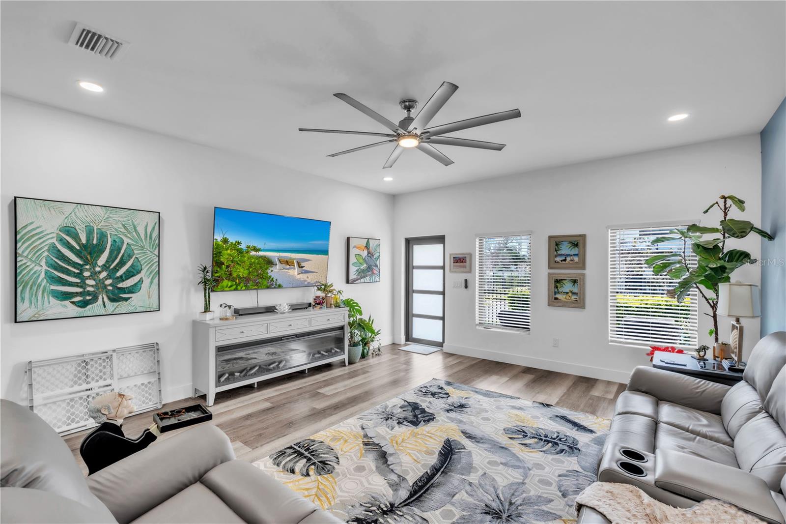 LATITUDES IN THE PARK - Residential