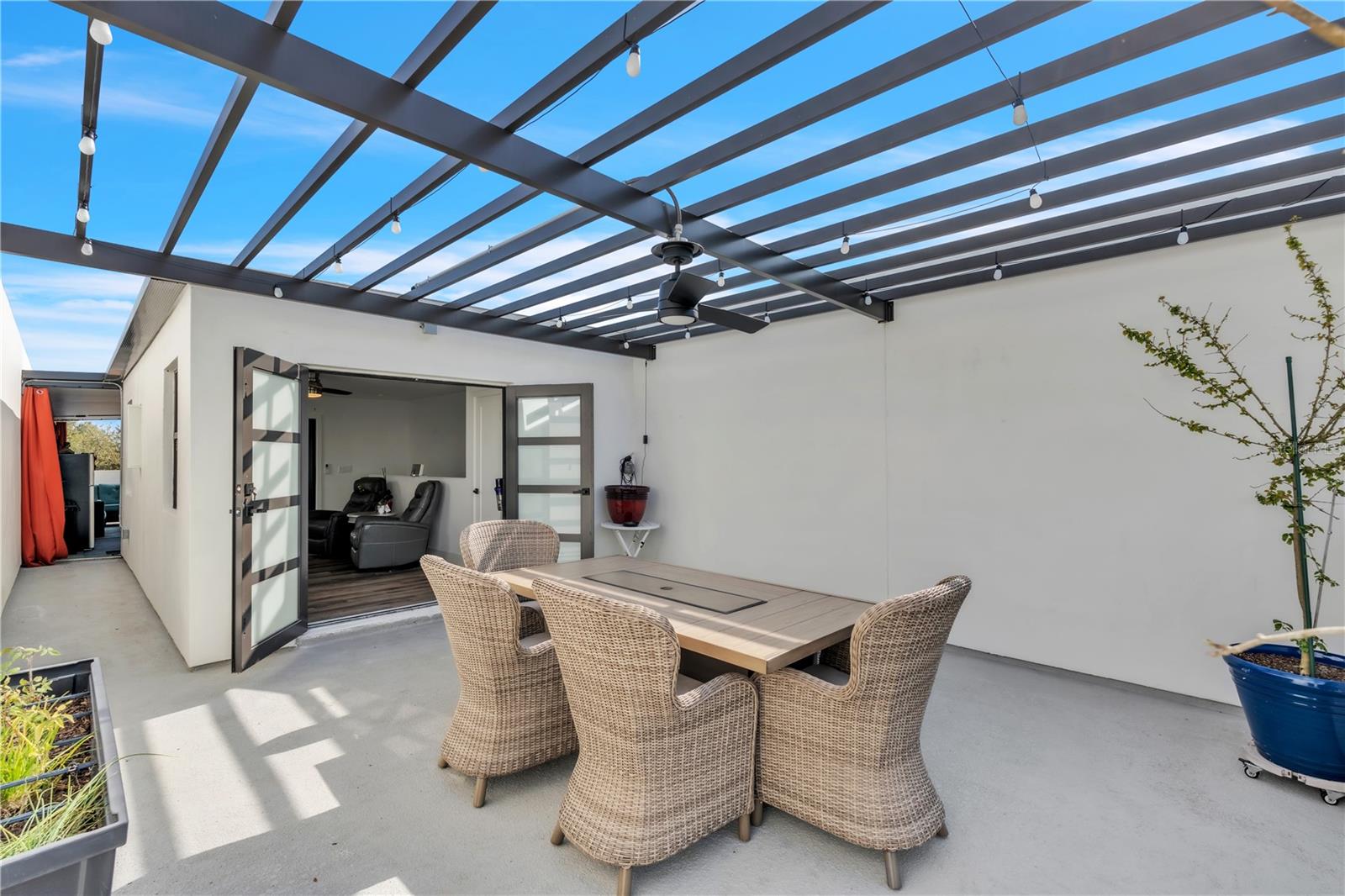 LATITUDES IN THE PARK - Residential