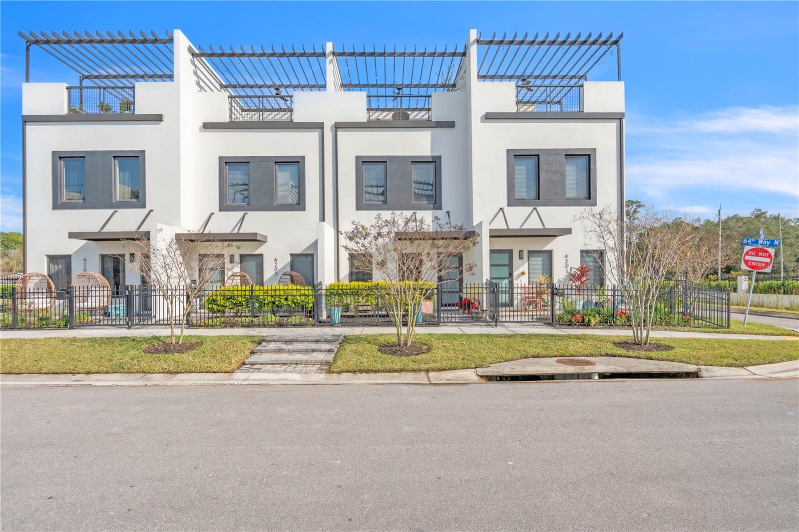 LATITUDES IN THE PARK - Residential