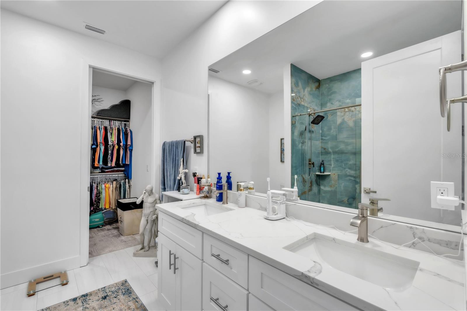 LATITUDES IN THE PARK - Residential