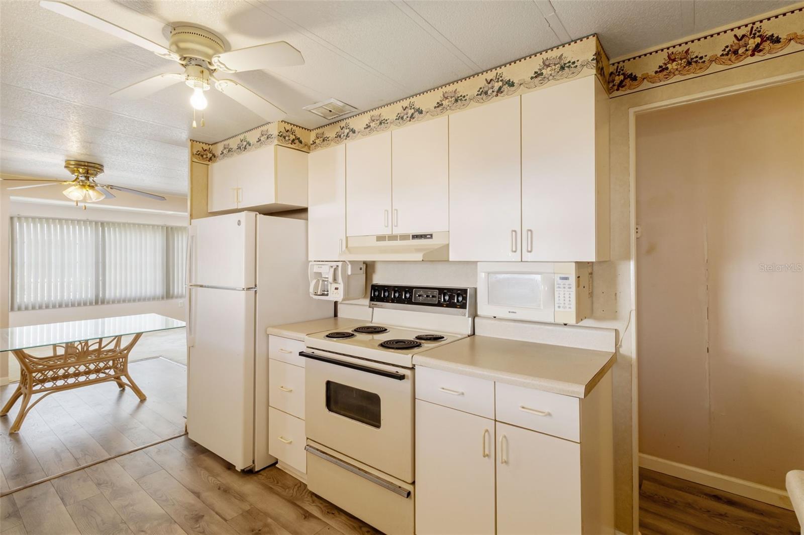 OAKWOOD MANOR - Residential