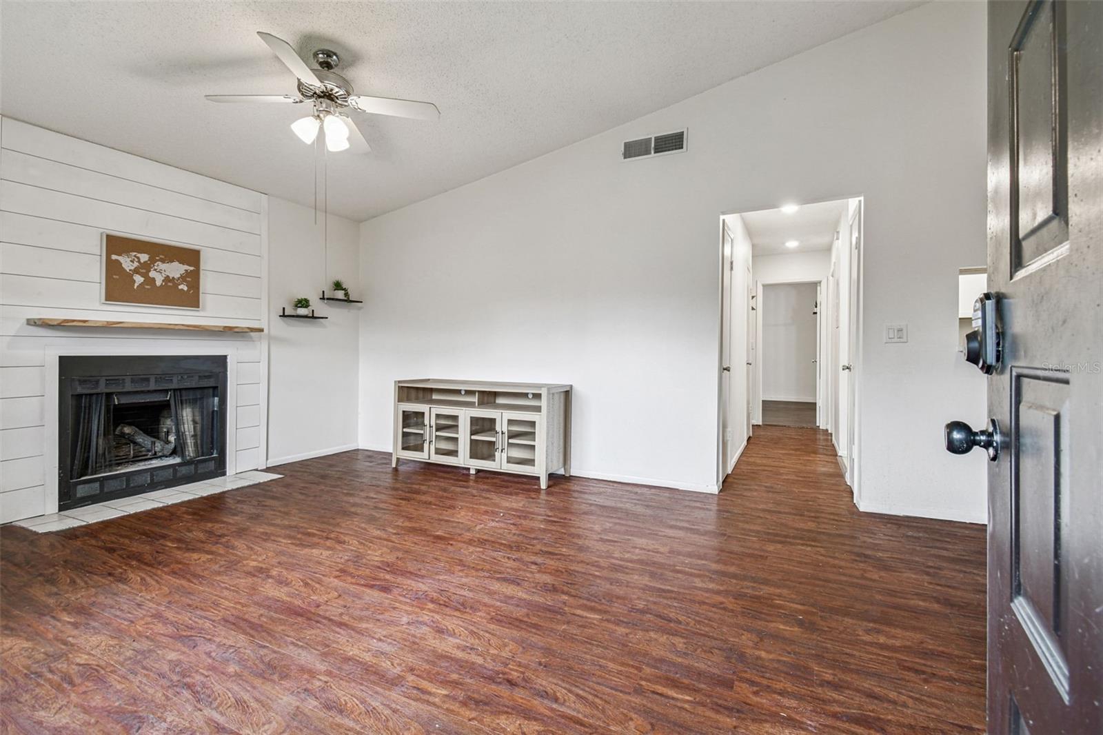 NORTH OAKS CONDO III - Residential
