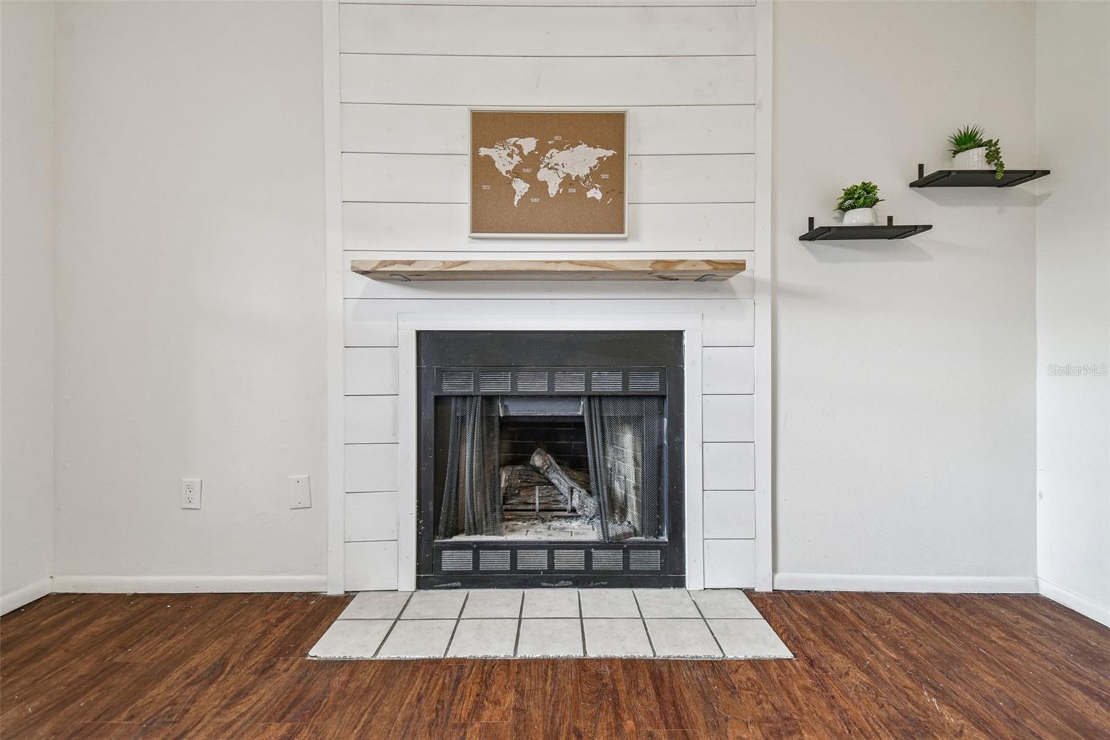 NORTH OAKS CONDO III - Residential