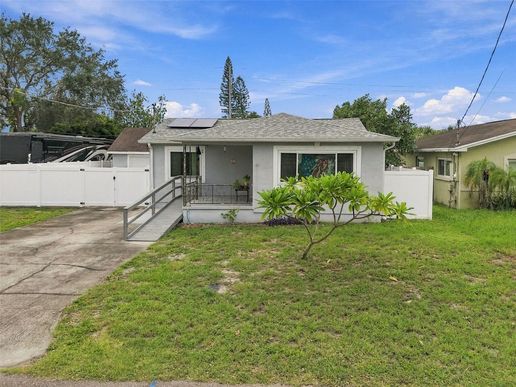 Photo of 2908 W Arch Street, Tampa, FL 33607 (MLS # TB8555533)
