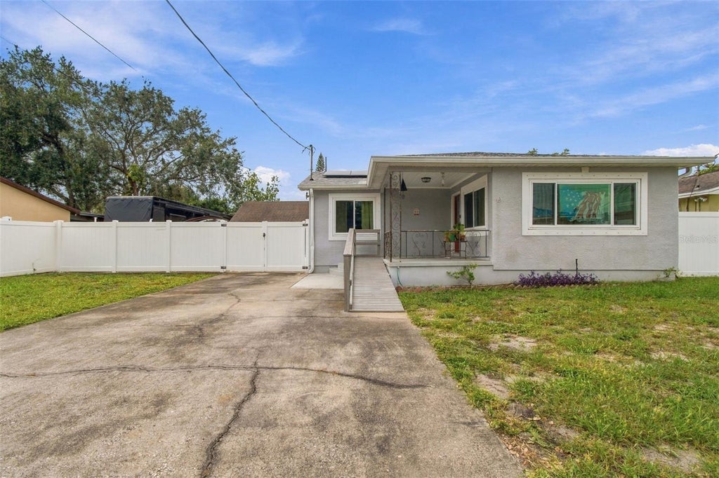 Photo of 2908 W Arch Street, Tampa, FL 33607 (MLS # TB8555533)