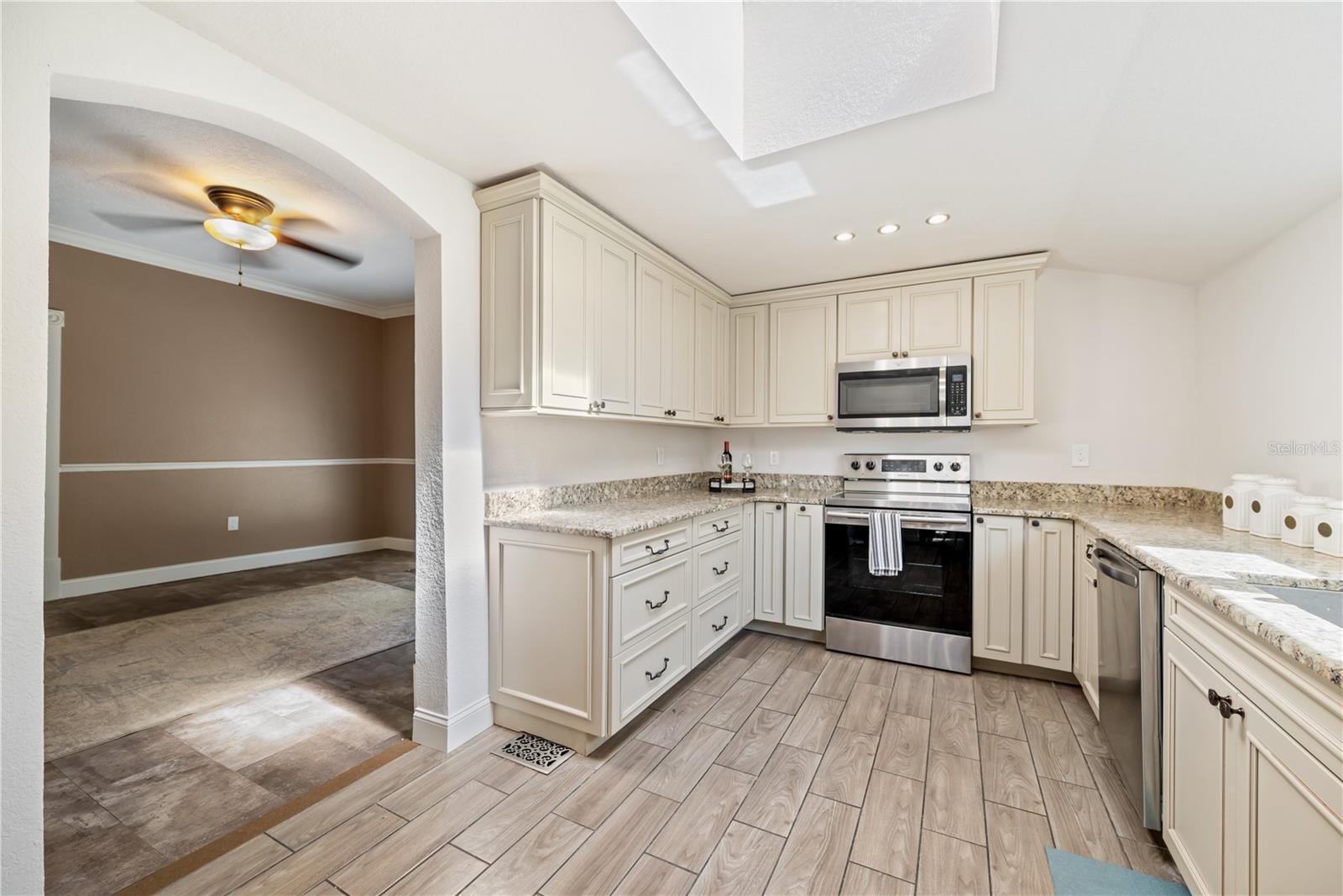 SUTHERLAND TOWN OF - Residential Lease