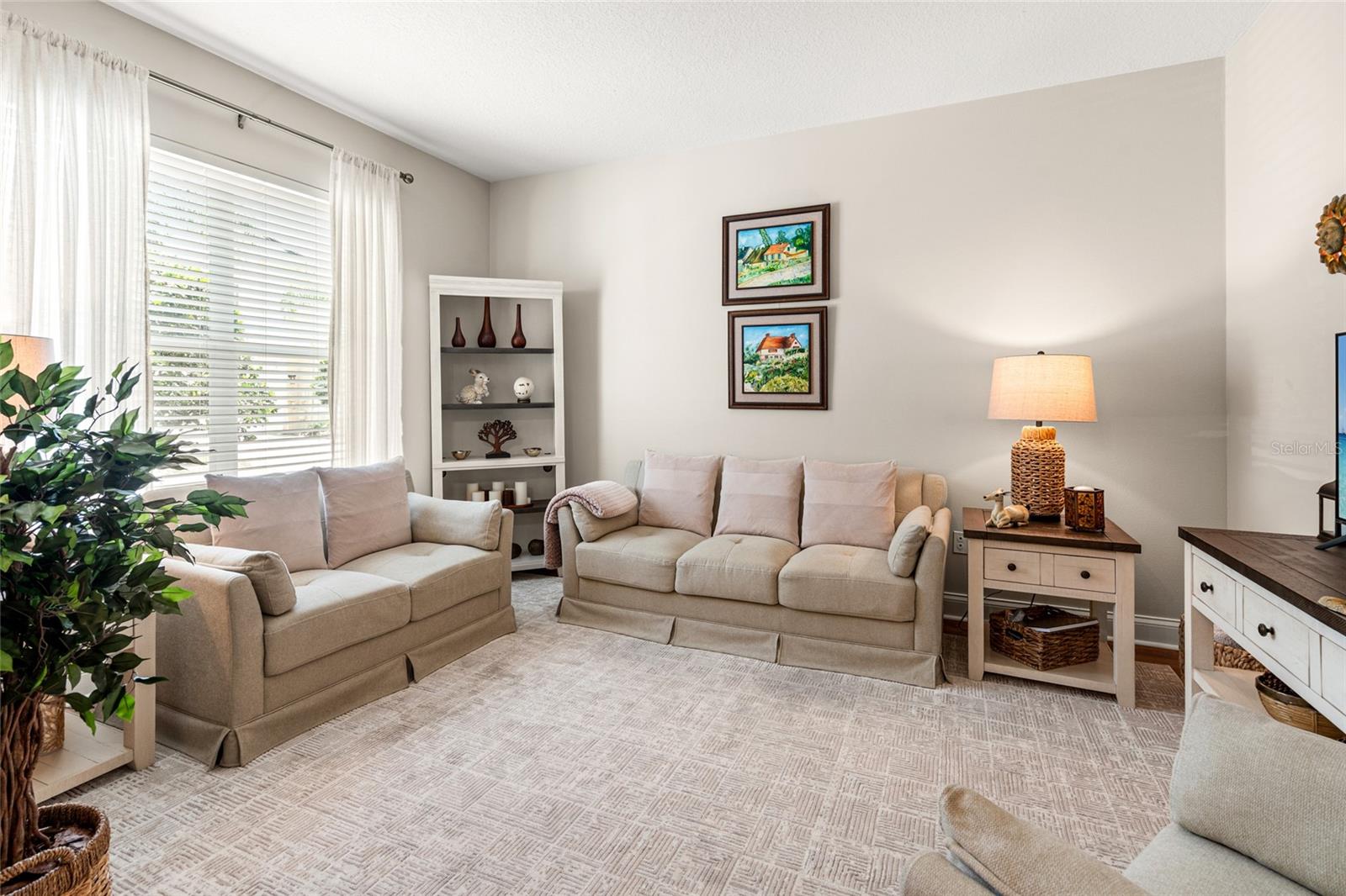 LAKESIDE TWNHMS - Residential