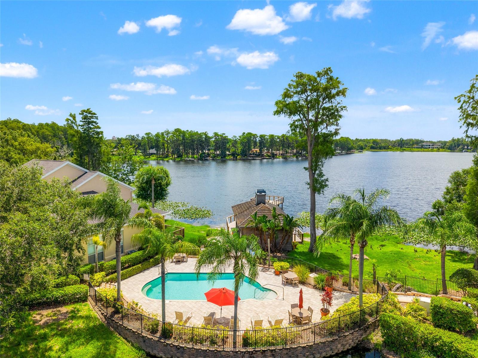 LAKESIDE TWNHMS - Residential