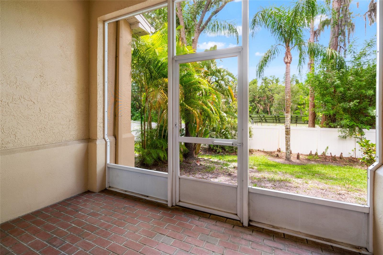 LAKESIDE TWNHMS - Residential