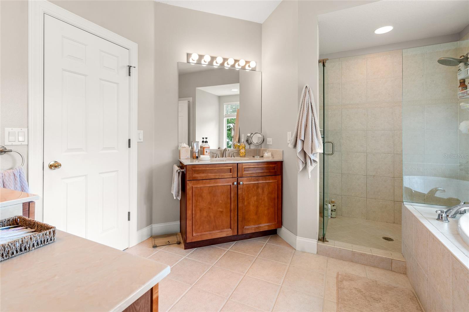 LAKESIDE TWNHMS - Residential