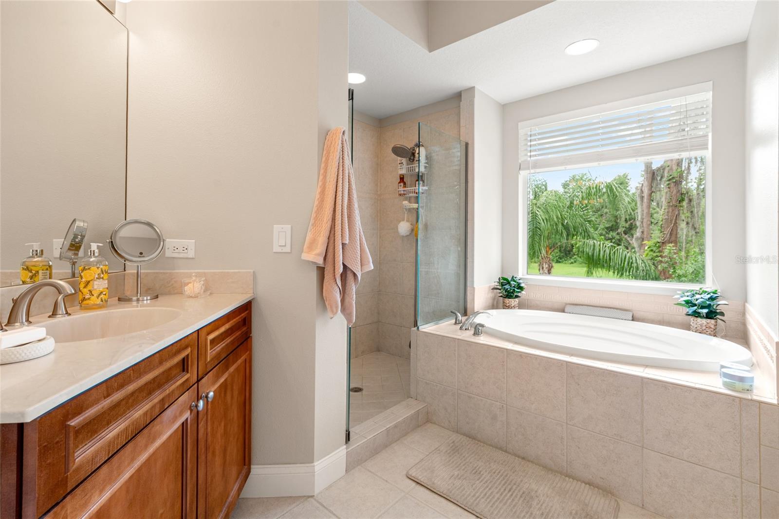 LAKESIDE TWNHMS - Residential