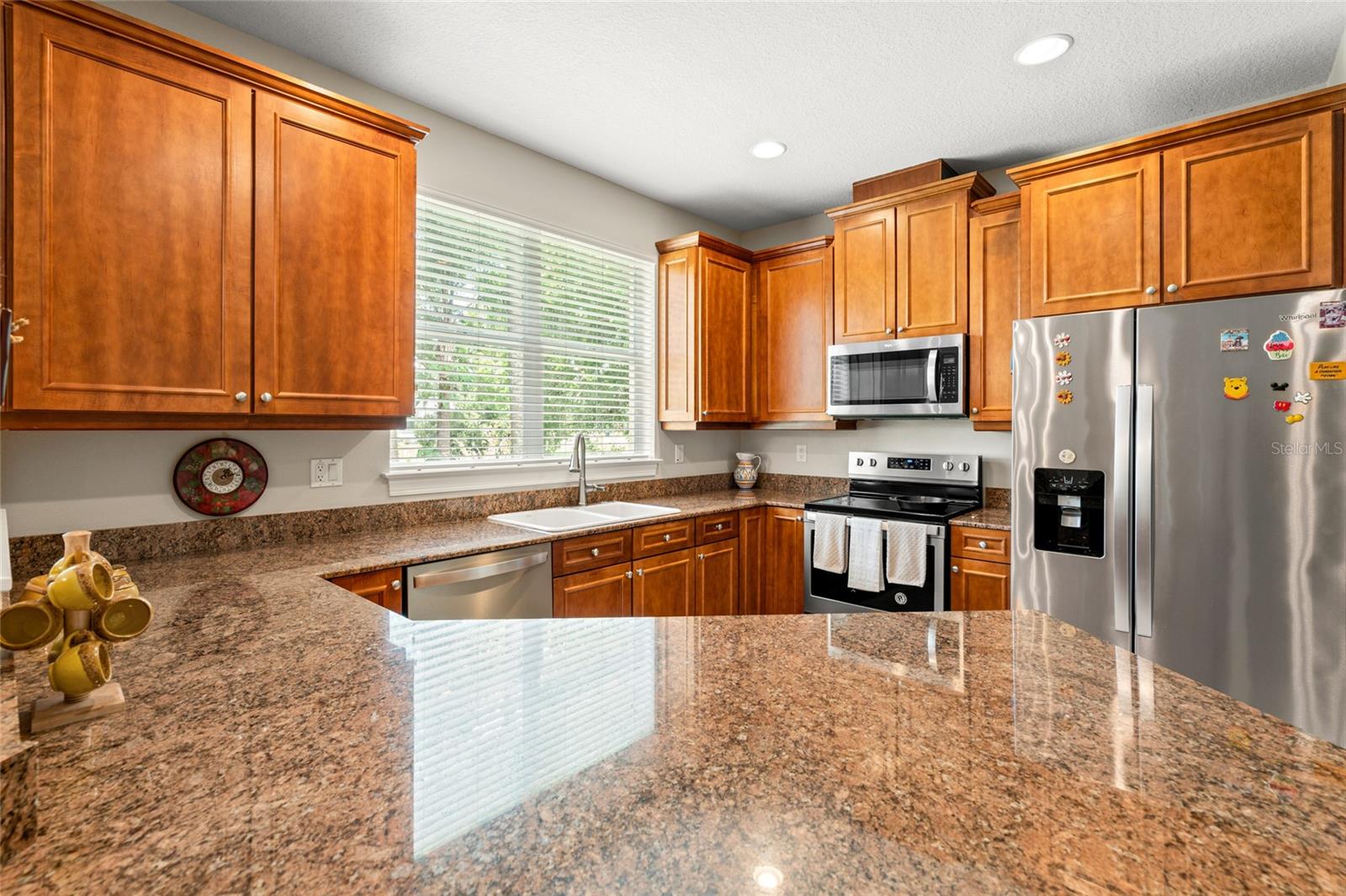 LAKESIDE TWNHMS - Residential