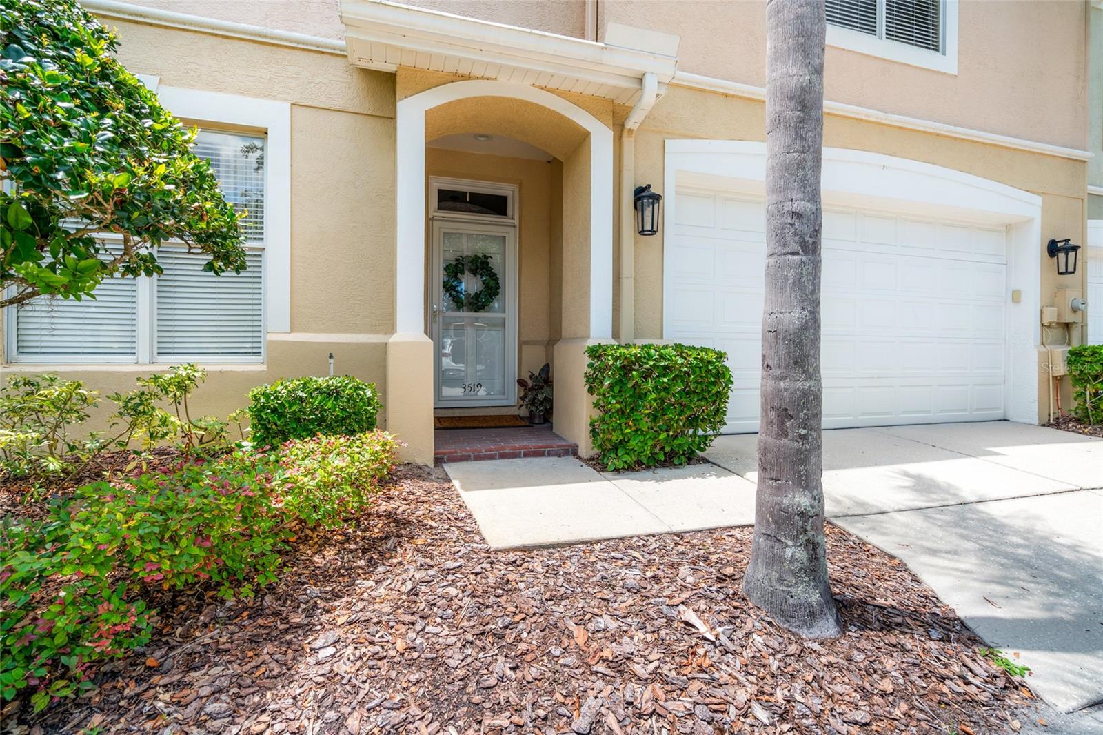 LAKESIDE TWNHMS - Residential