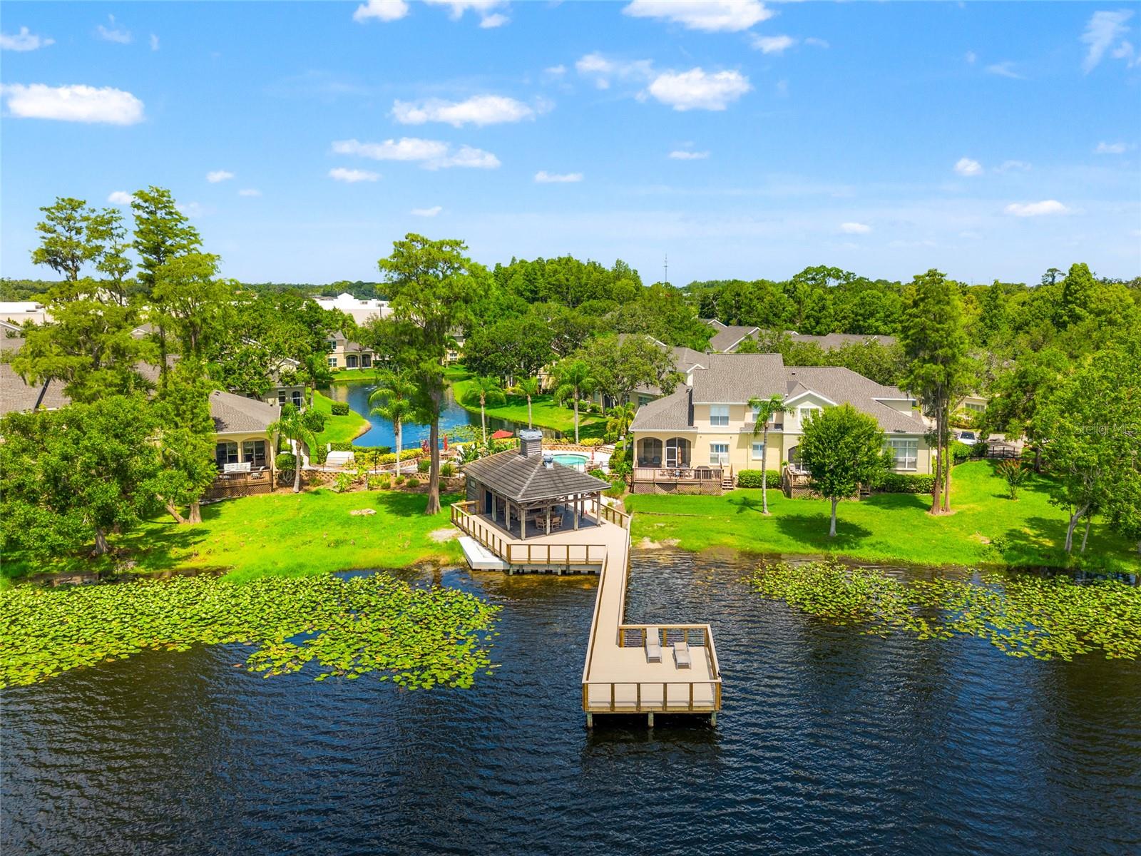 LAKESIDE TWNHMS - Residential