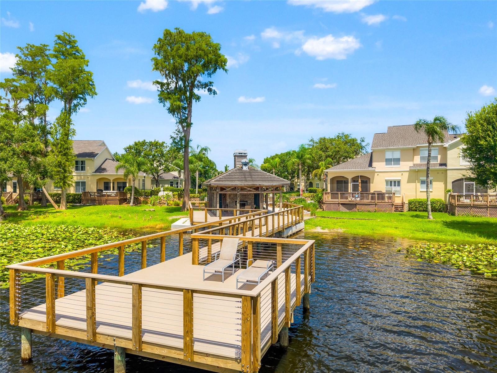 LAKESIDE TWNHMS - Residential