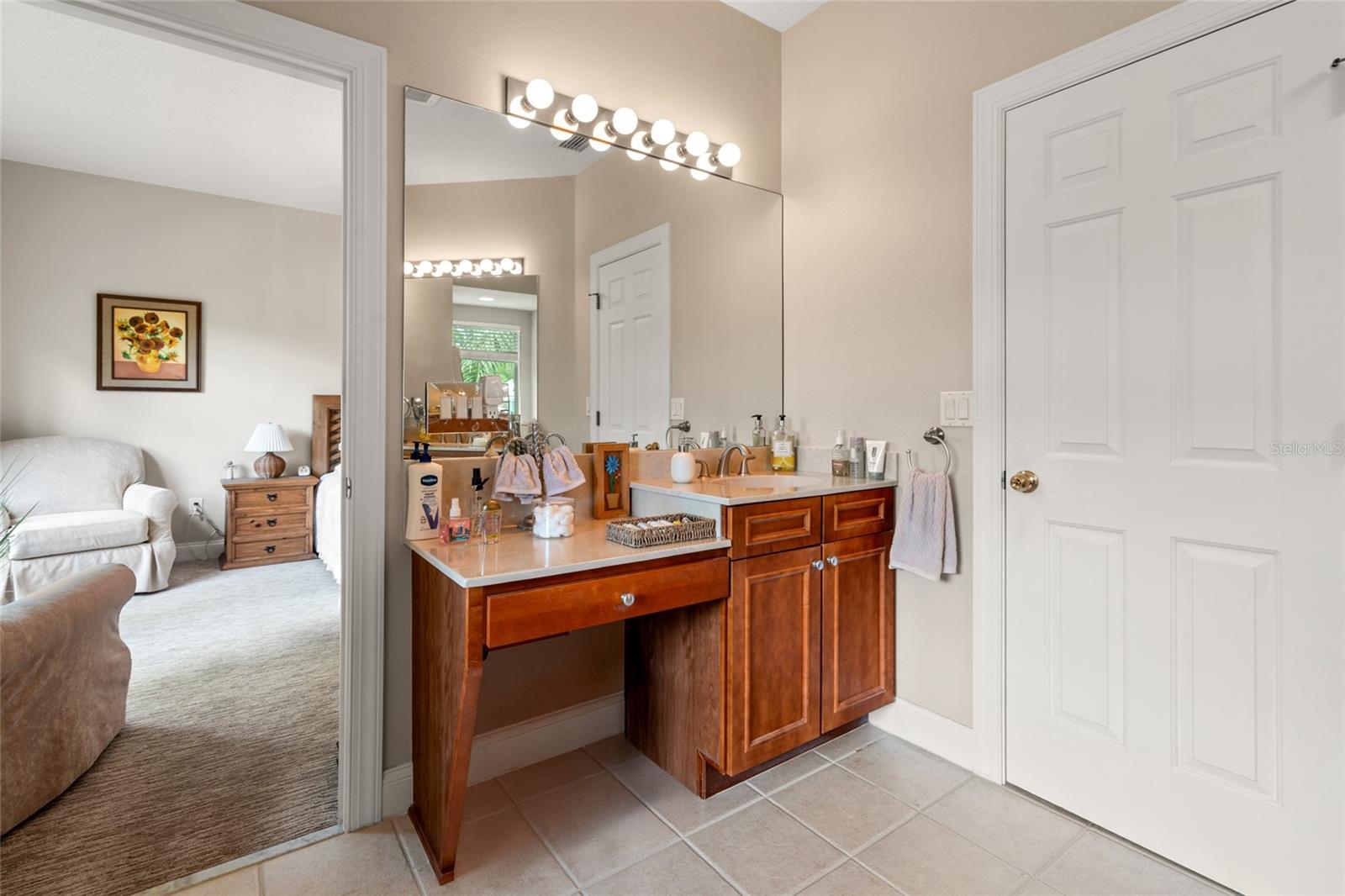 LAKESIDE TWNHMS - Residential