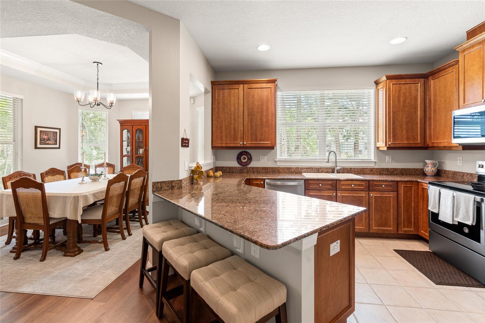 LAKESIDE TWNHMS - Residential