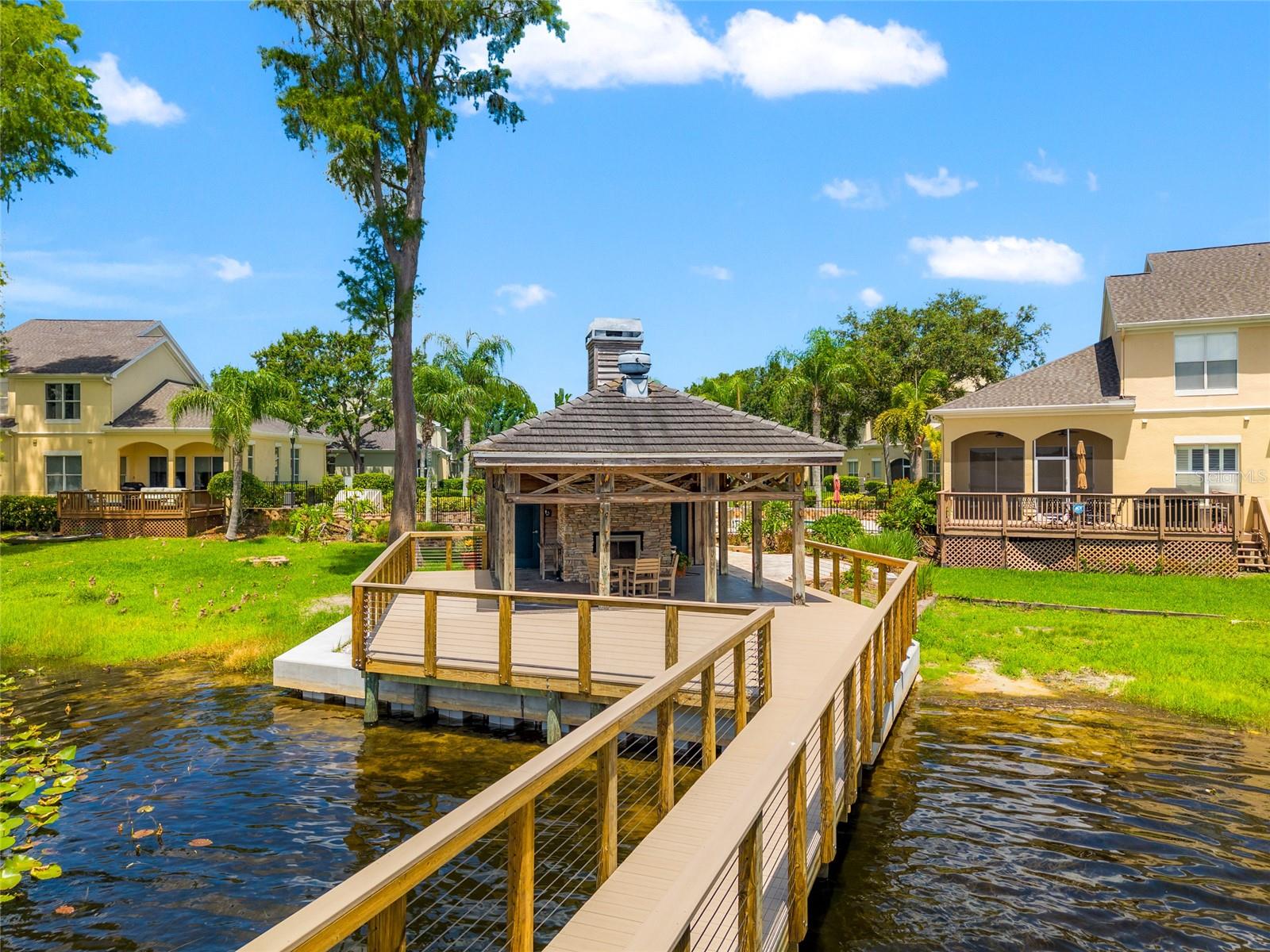 LAKESIDE TWNHMS - Residential