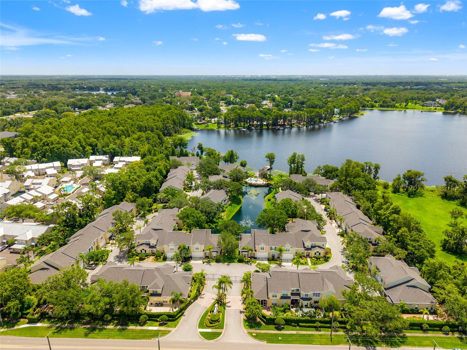 LAKESIDE TWNHMS - Residential