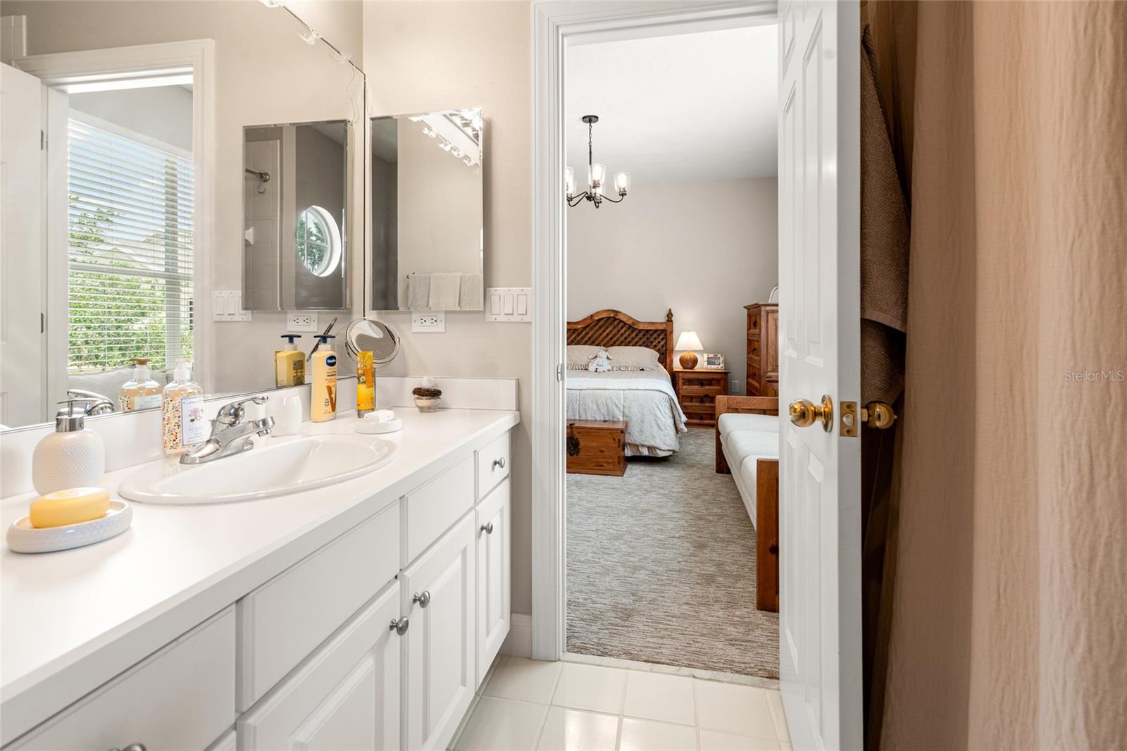 LAKESIDE TWNHMS - Residential