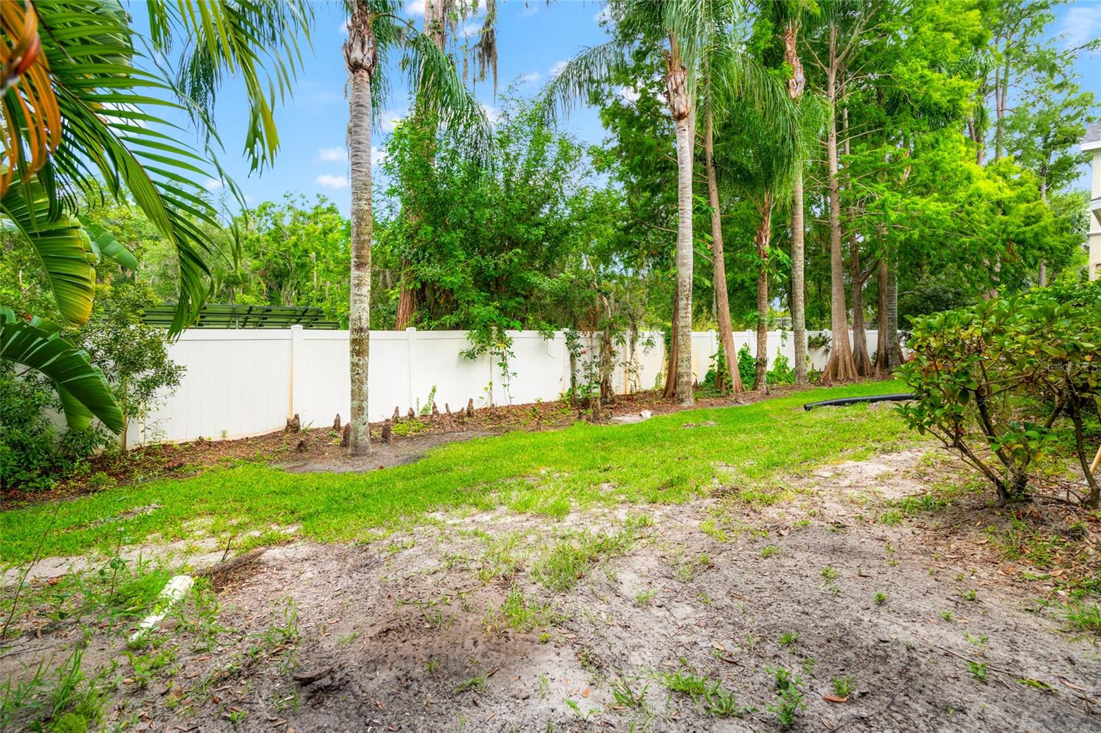 LAKESIDE TWNHMS - Residential