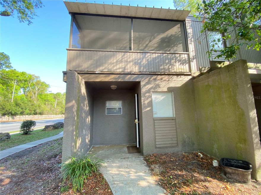 Great opportunity, completely remodeled, 2 story townhouse, in the first floor: kitchen living room, half bathroom and private yard, in the second floor: 3 bedrooms and 2 bathrooms, master bedroom has 3 walk-in closets. 2 balconies. Laminated flooring, steps from surface parking. Community pool, tennis, club house, gym.