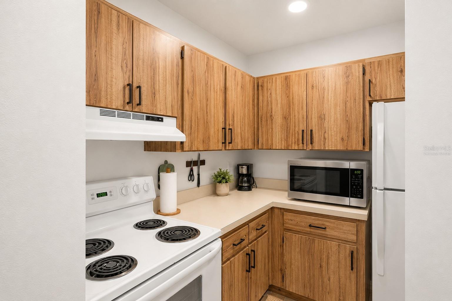 LAKESIDE CONDO APTS - Residential