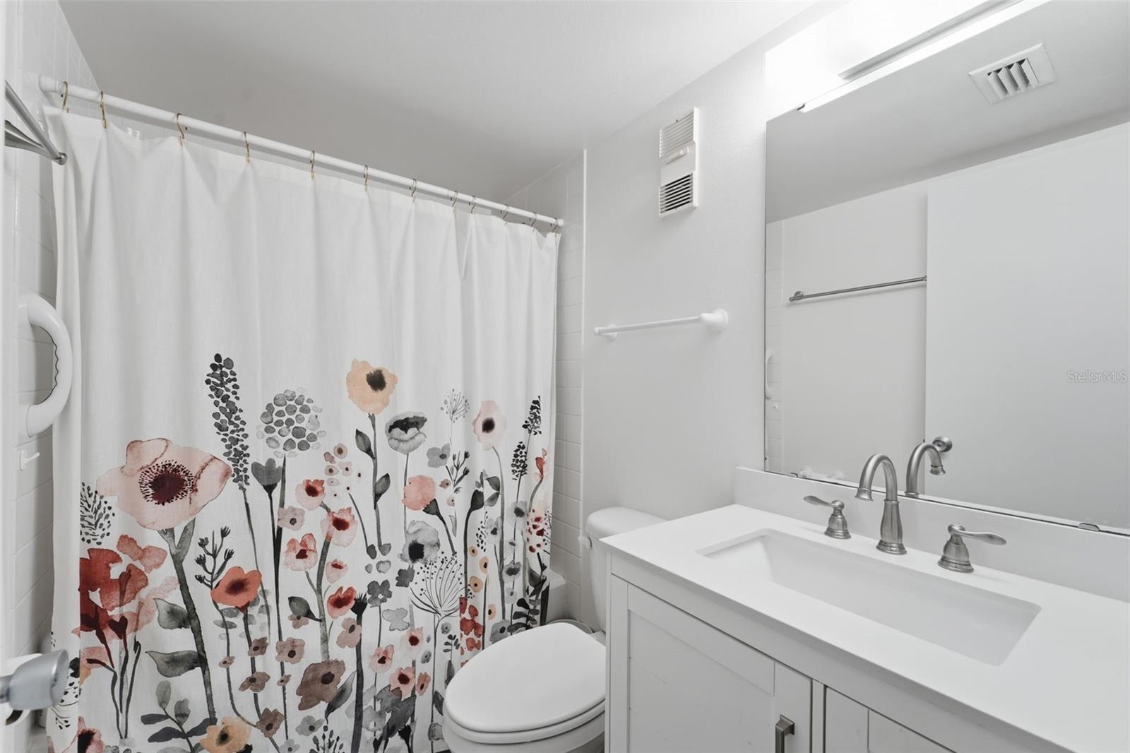 LAKESIDE CONDO APTS - Residential