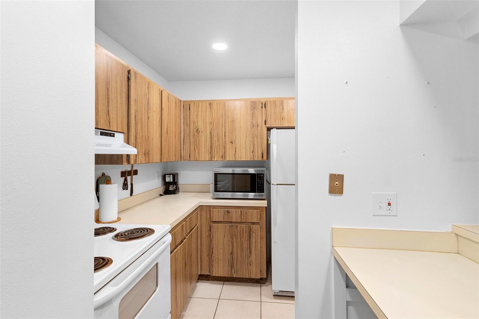 LAKESIDE CONDO APTS - Residential