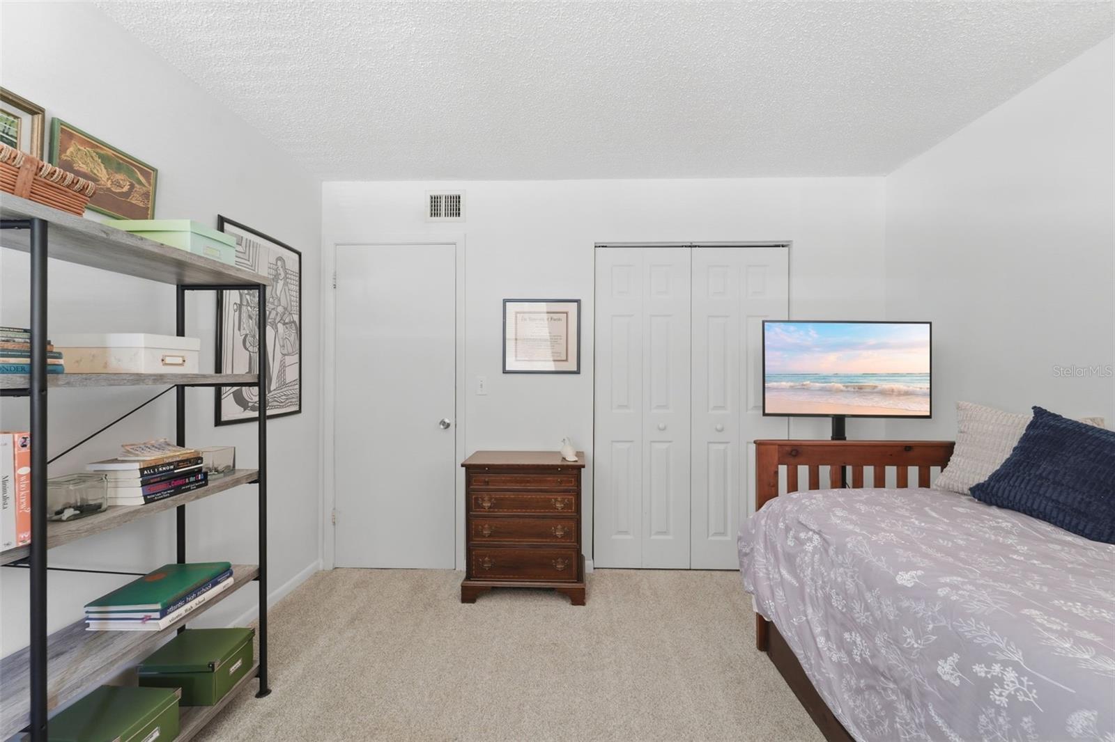 LAKESIDE CONDO APTS - Residential