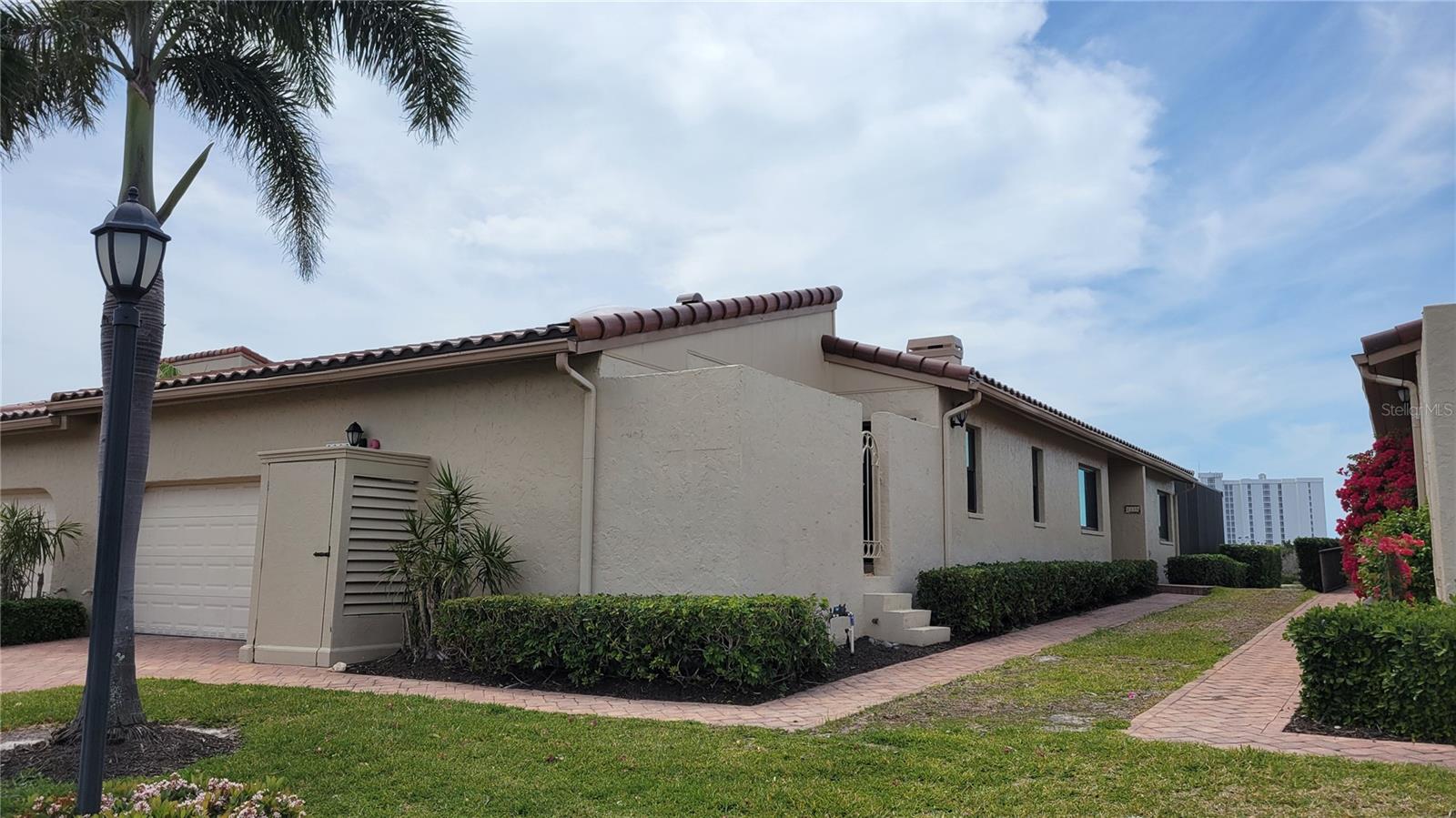 HARBOUR OAKS 2 - Residential Lease