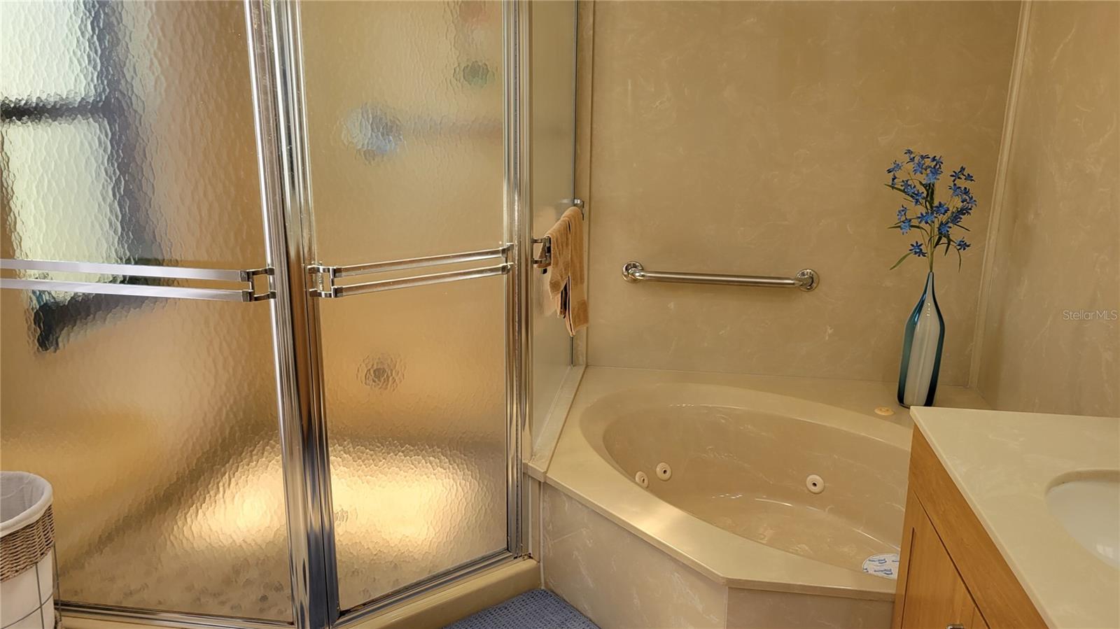 HARBOUR OAKS 2 - Residential Lease