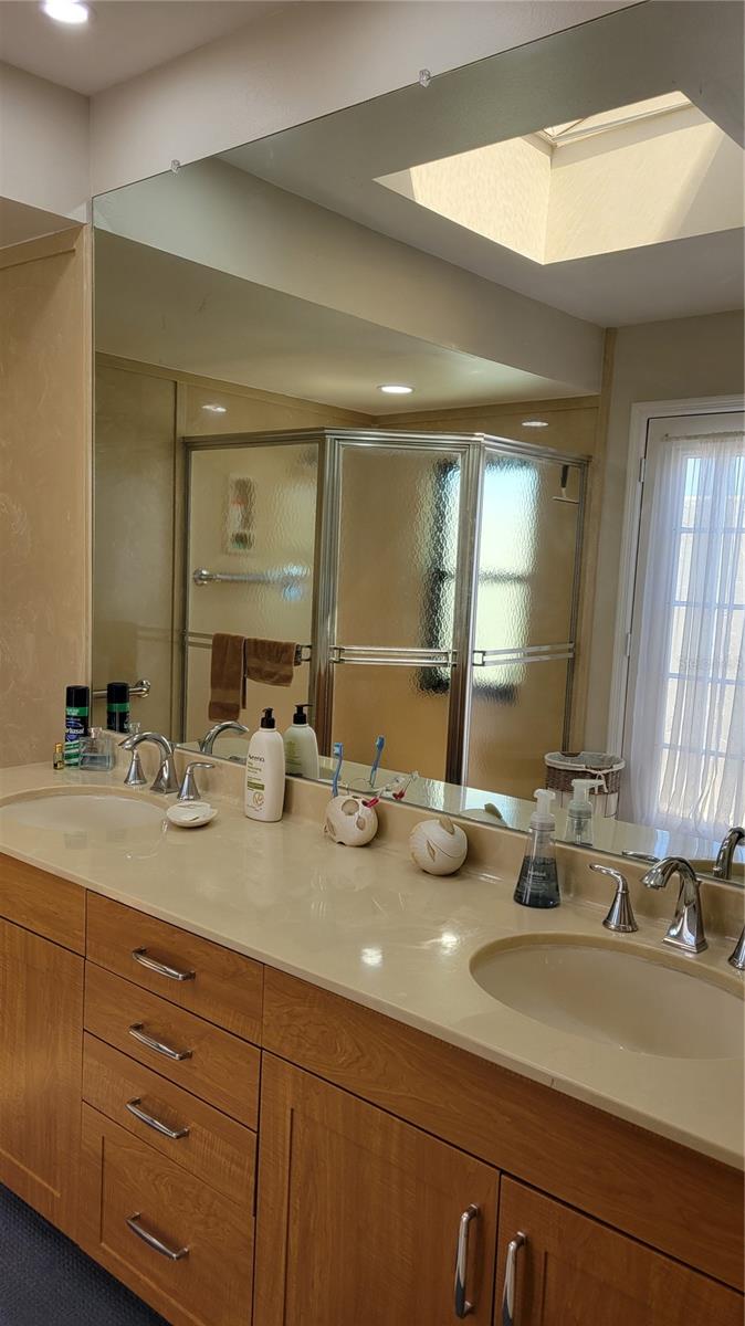 HARBOUR OAKS 2 - Residential Lease