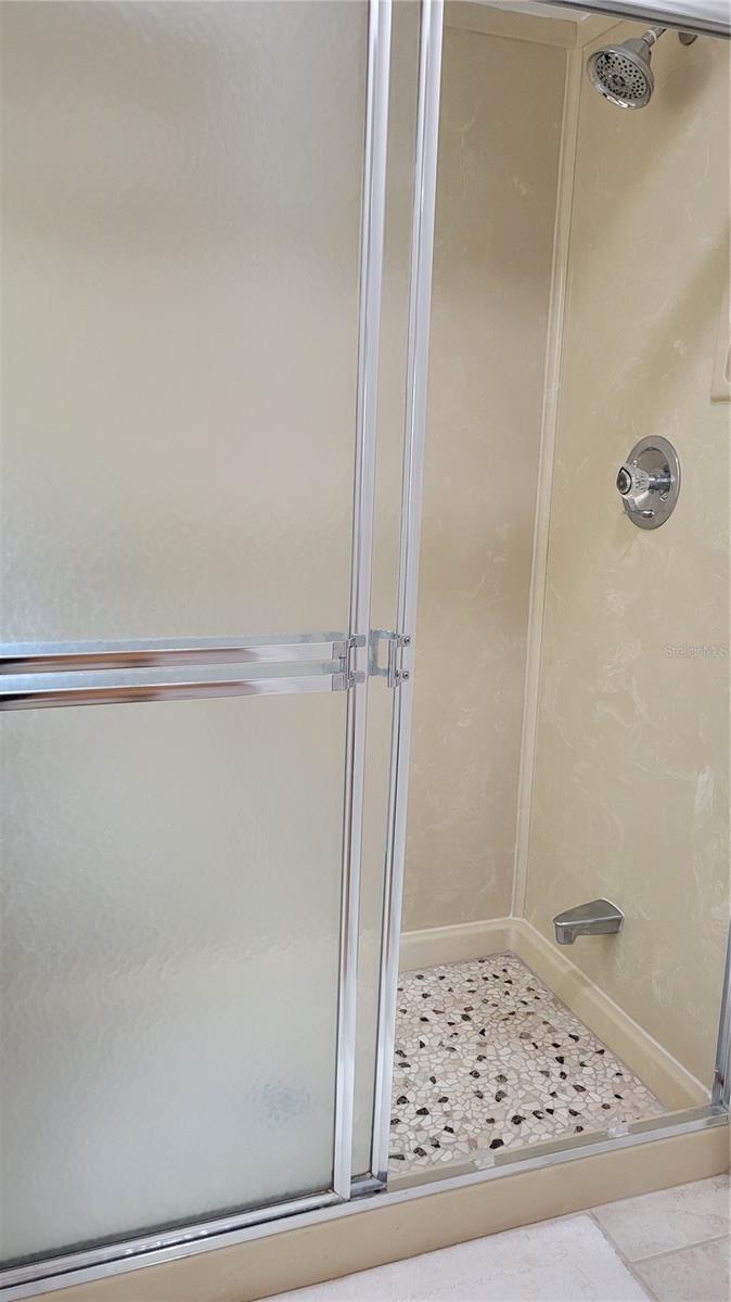 HARBOUR OAKS 2 - Residential Lease