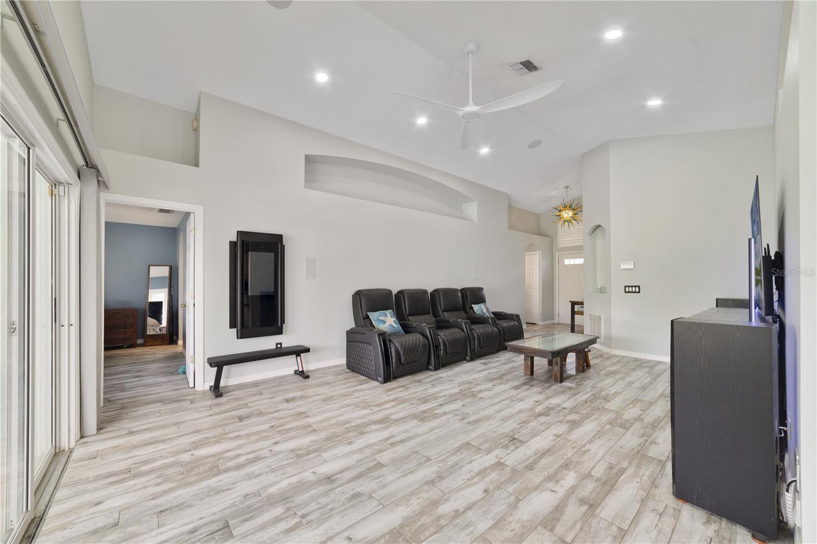 COUNTRY CLUB PARK - Residential