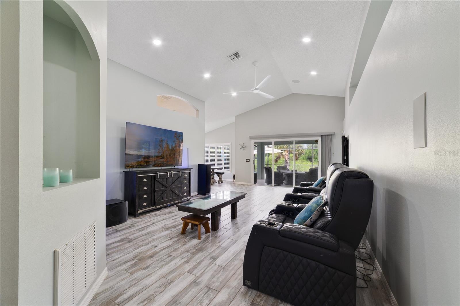 COUNTRY CLUB PARK - Residential