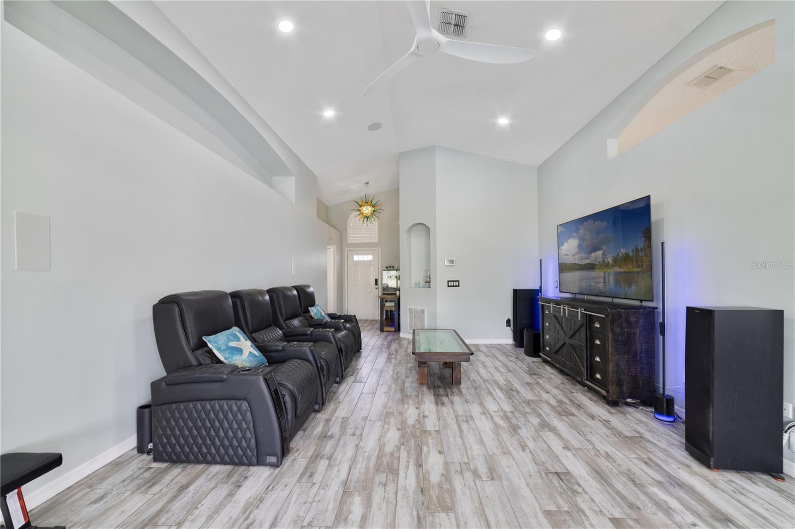 COUNTRY CLUB PARK - Residential