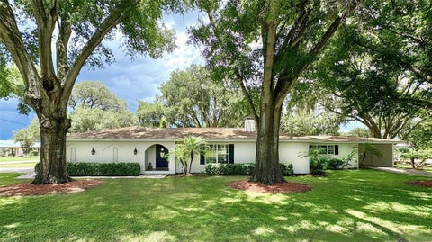 Photo of 10 W Lake Hamilton Circle, Winter Haven, FL 33881 (MLS # TB8554887)
