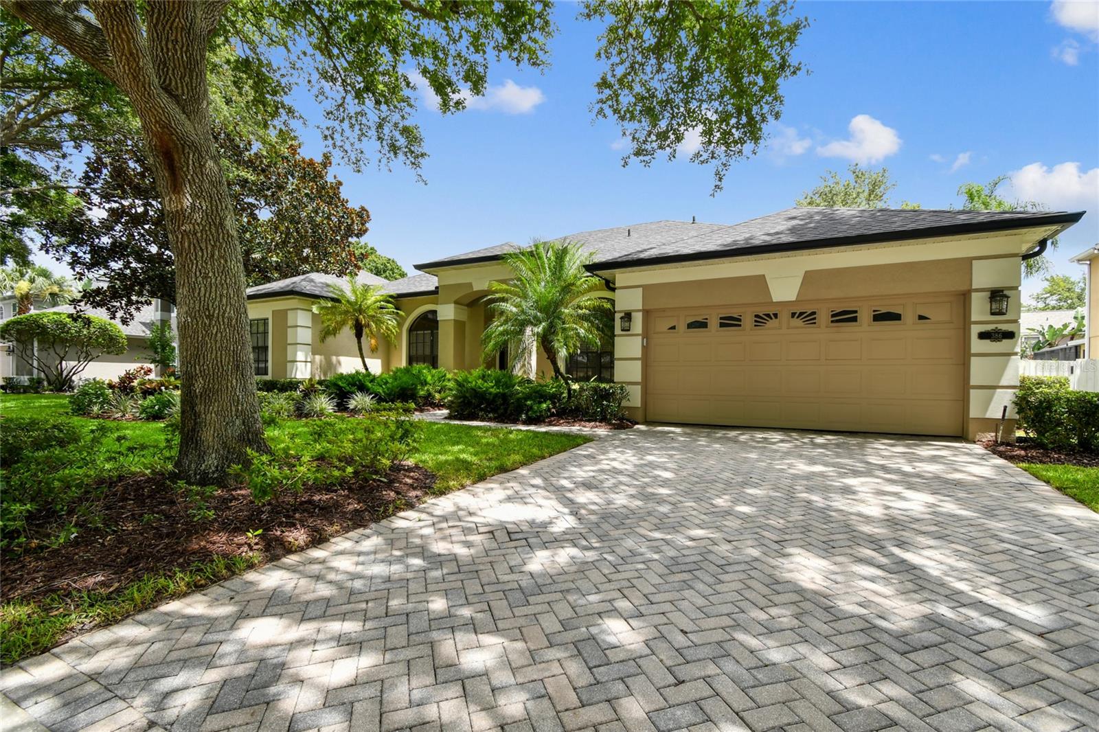 386 BAYMOOR WAY