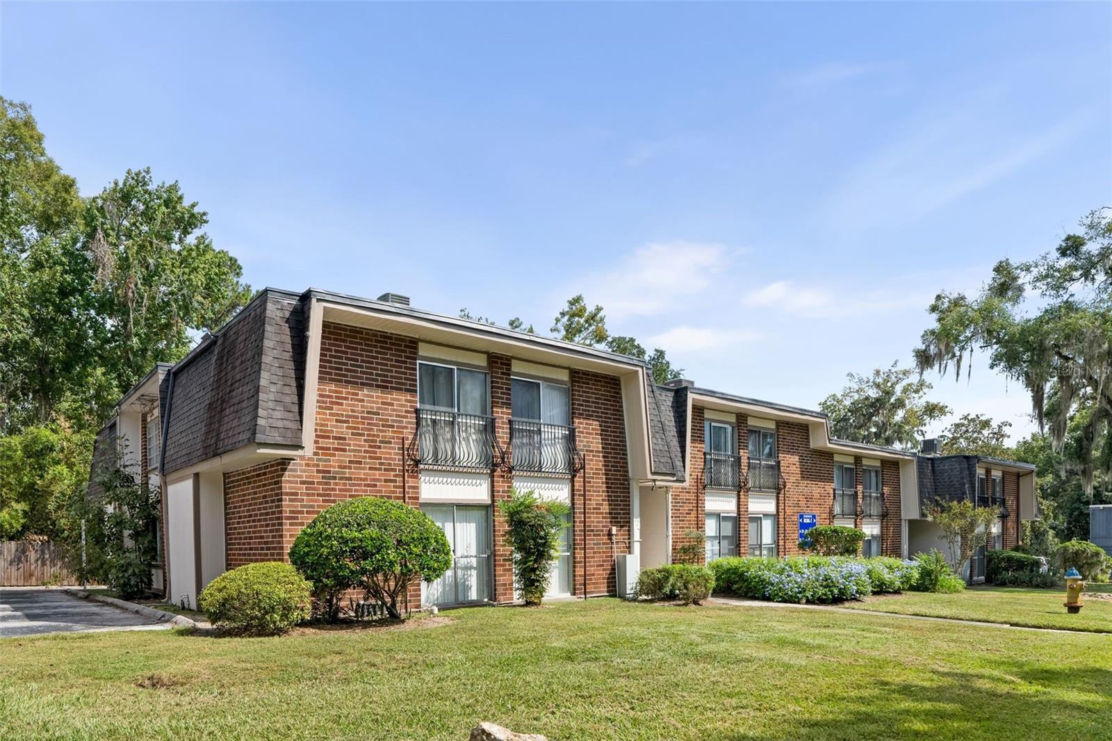 SUMMIT HOUSE - Residential