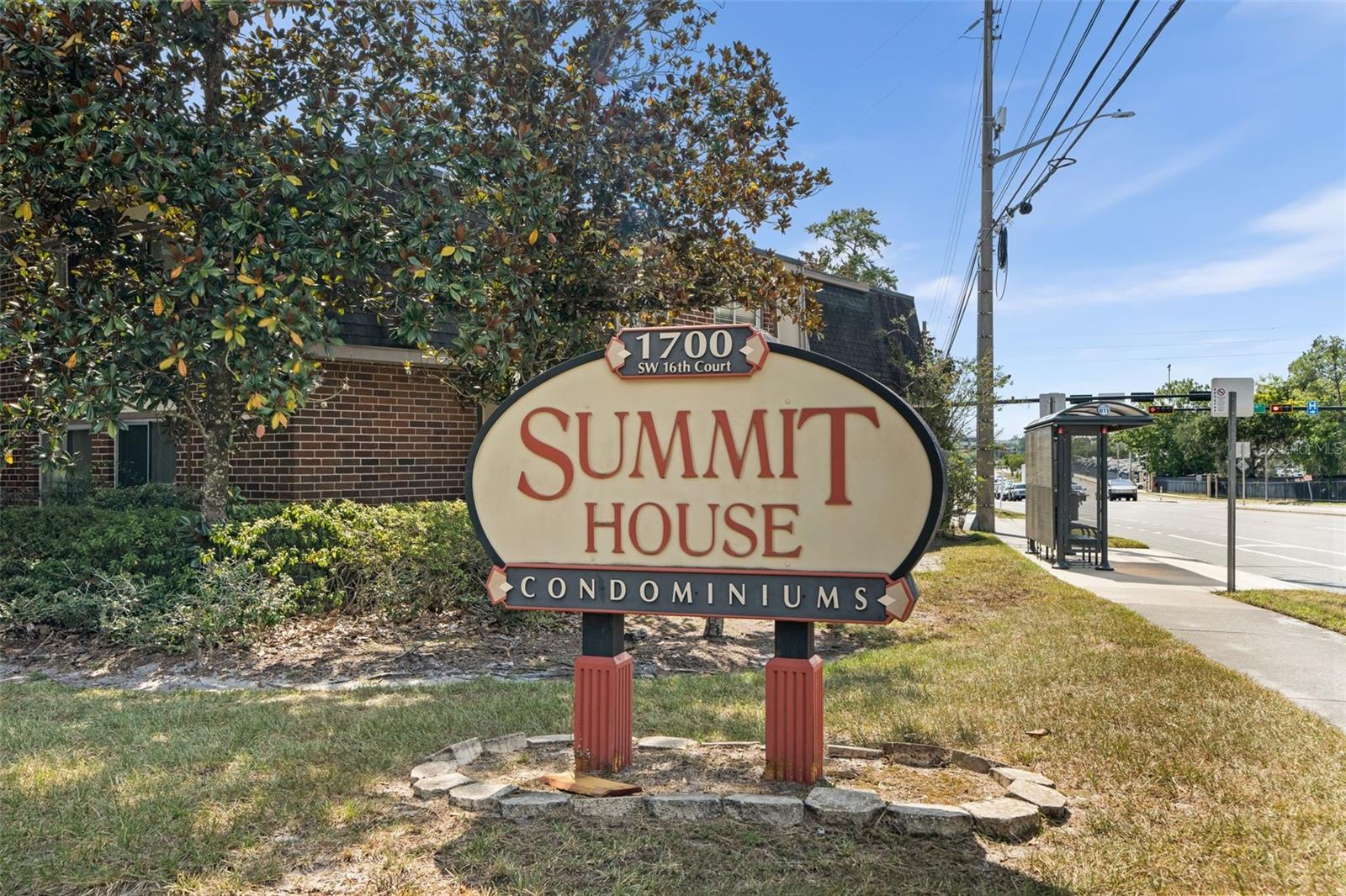 SUMMIT HOUSE - Residential