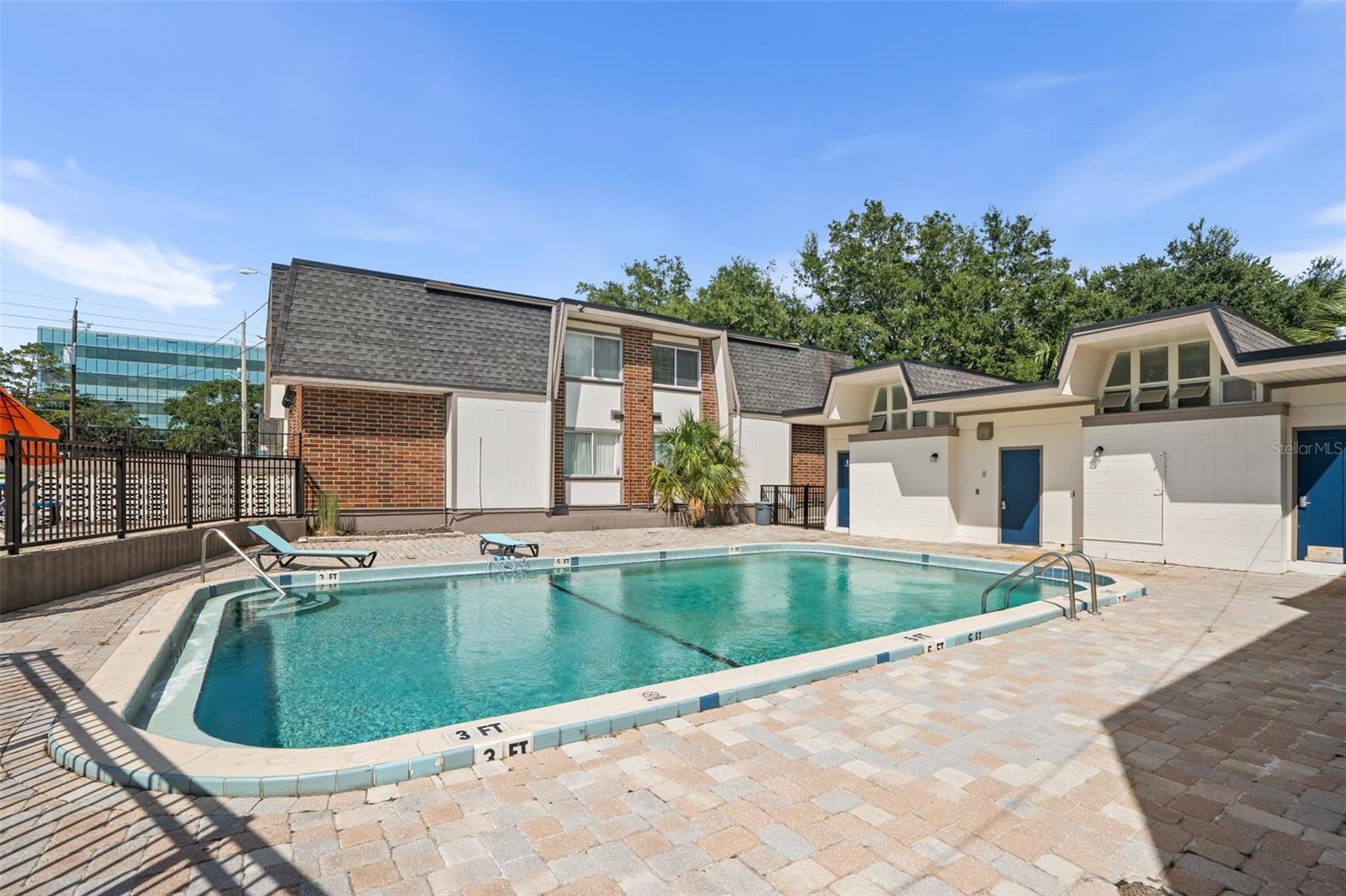 SUMMIT HOUSE - Residential