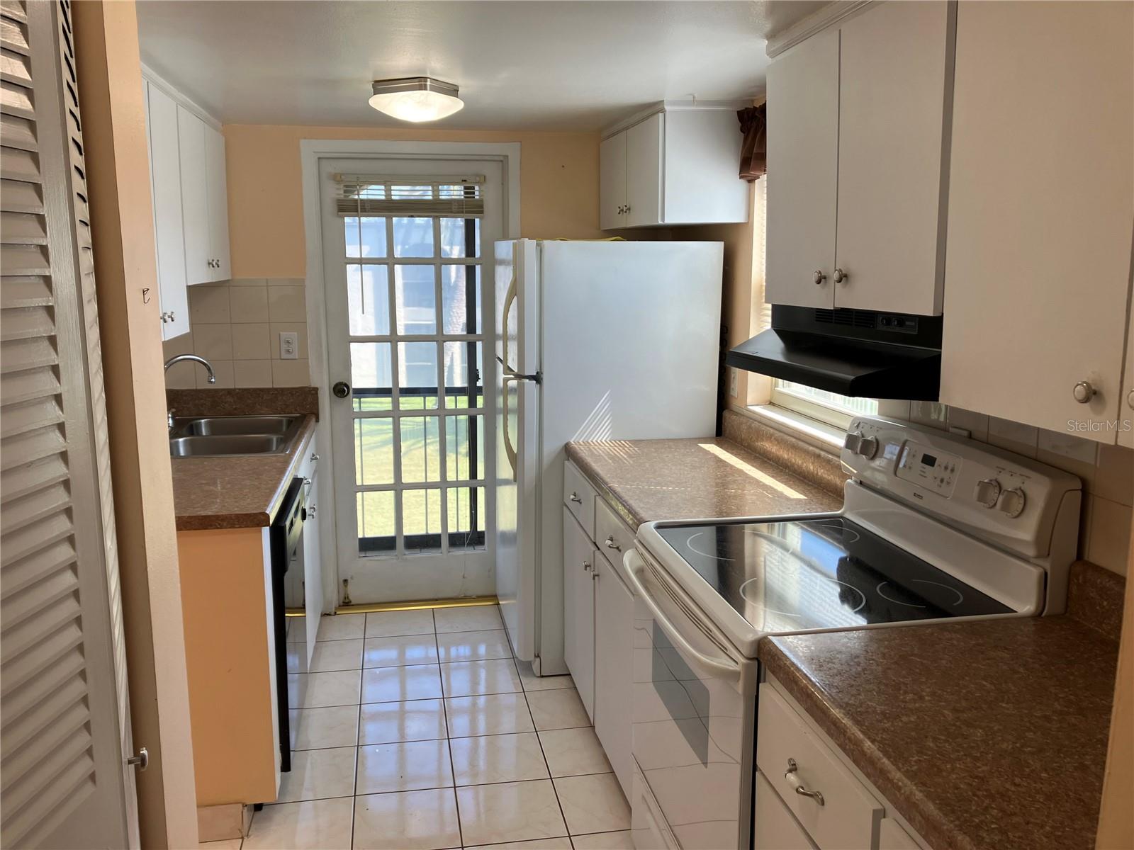 BOULEVARD CLUB THE CONDO - Residential Lease