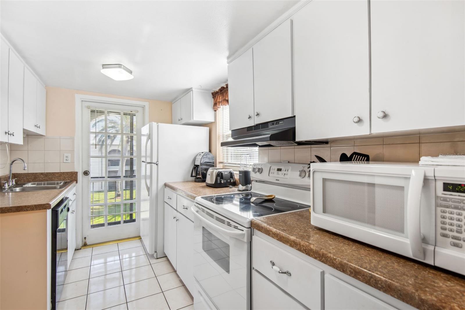 BOULEVARD CLUB THE CONDO - Residential Lease