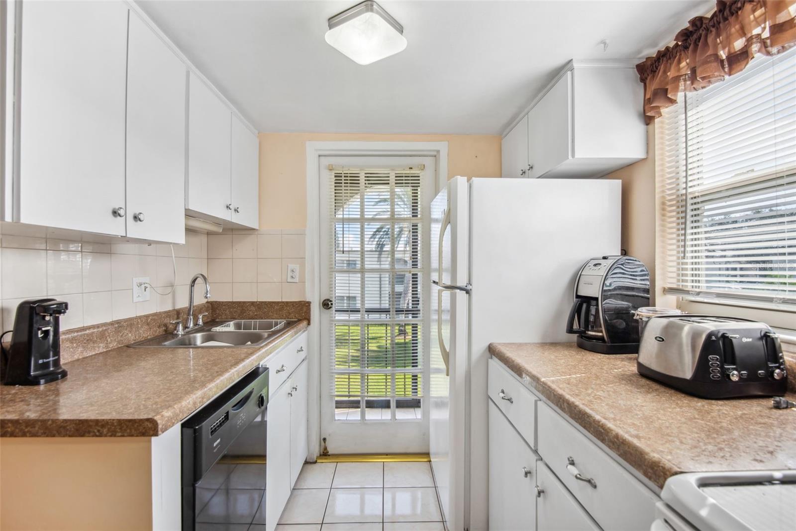 BOULEVARD CLUB THE CONDO - Residential Lease