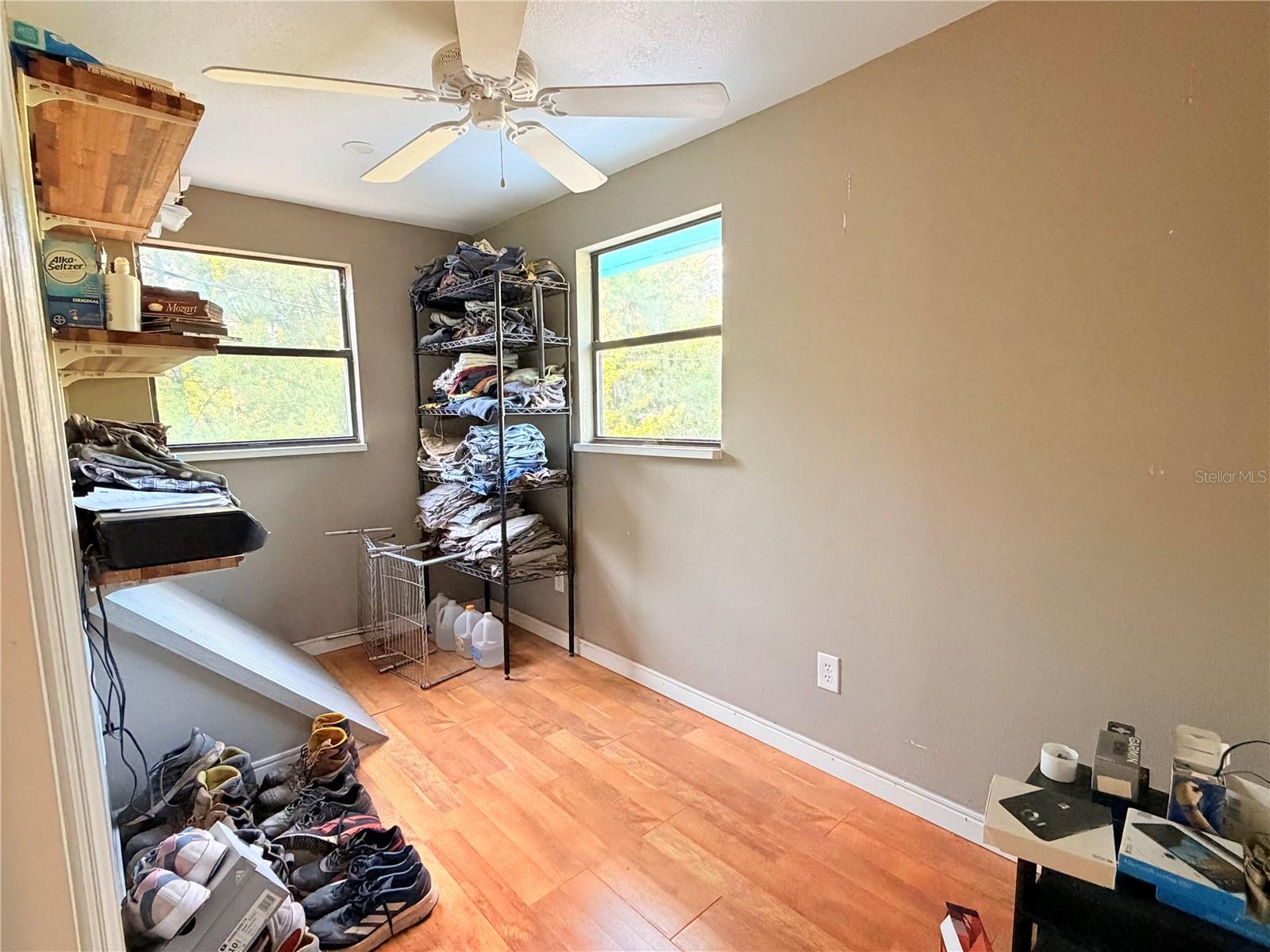 MC NEILS ORANGE VILLA - Residential