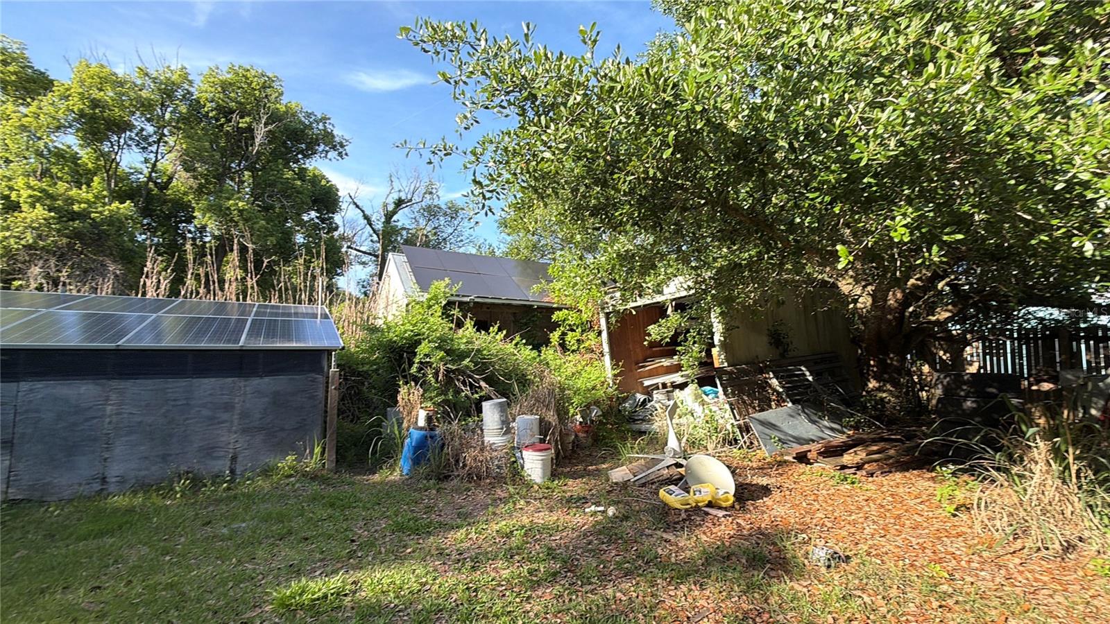 MC NEILS ORANGE VILLA - Residential